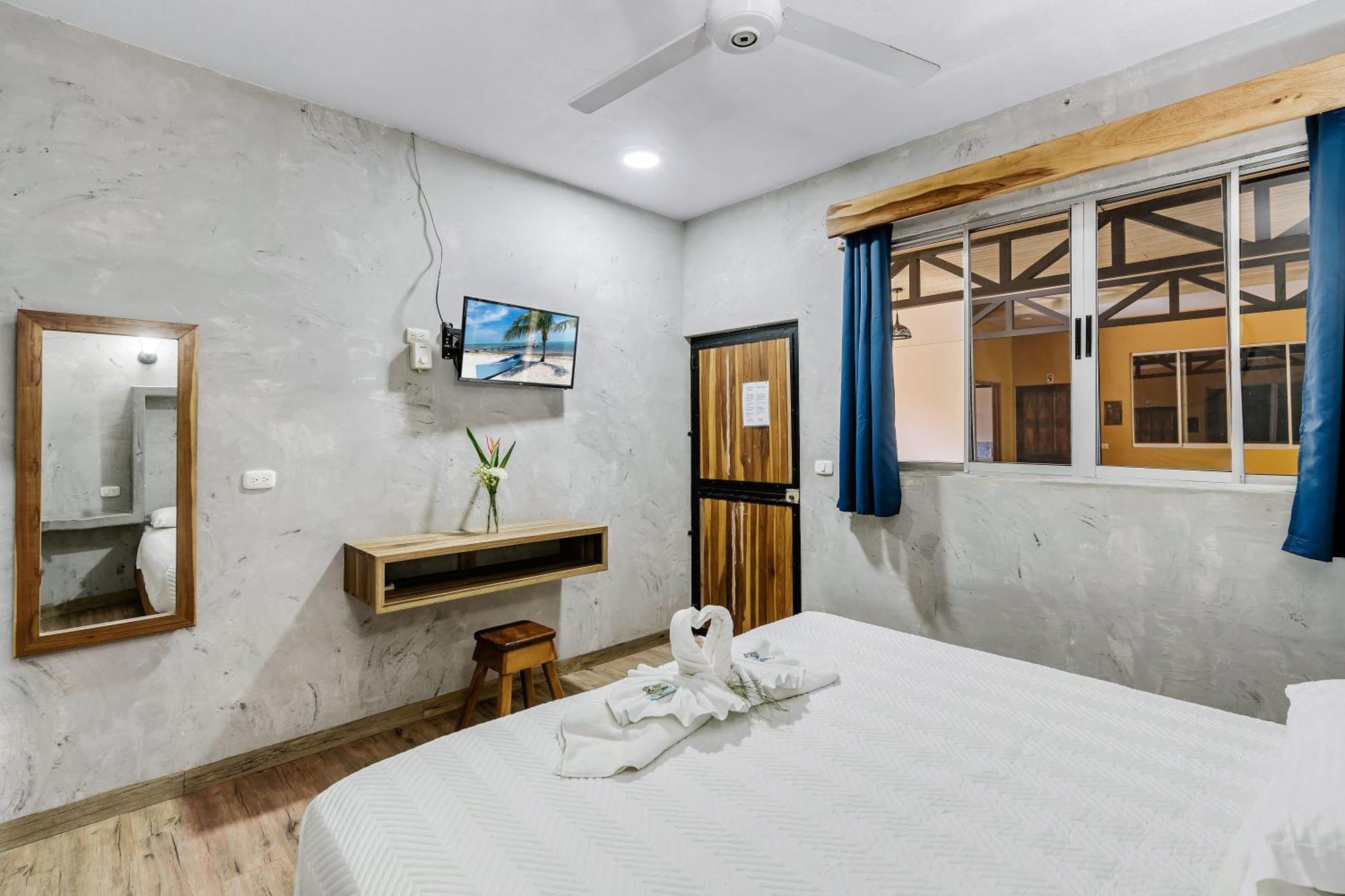 Hotel Tamarindo Inn - 1 Mi To Tamarindo Beach 외부 사진